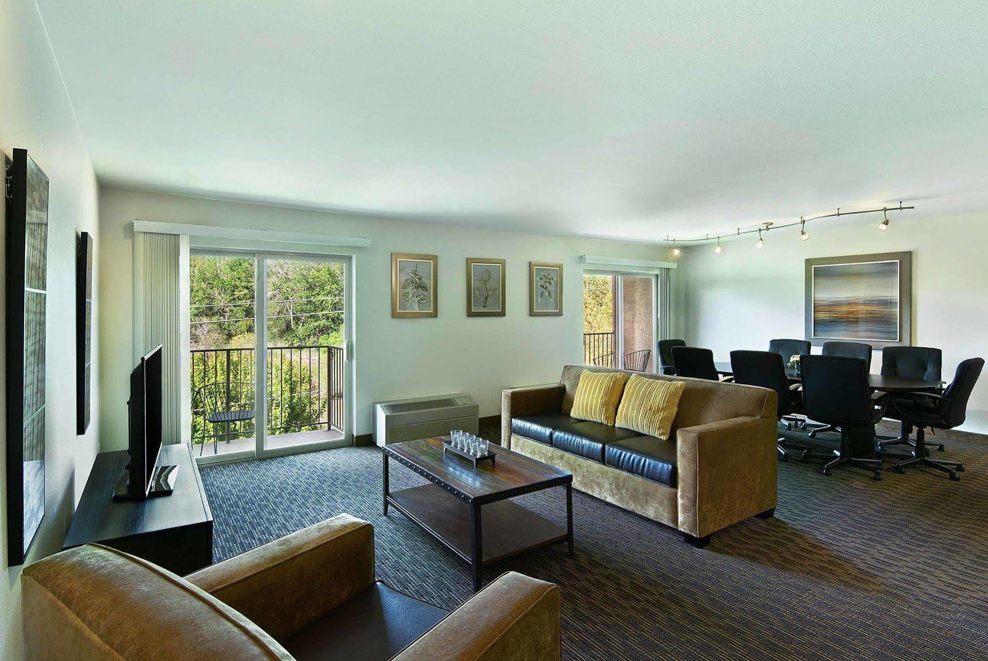 Oxford Suites יקימה מראה חיצוני תמונה